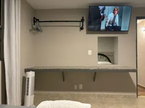 Cozy 1-Bedroom Apartment - Image 2