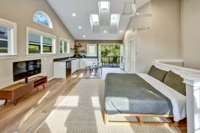Lux, Sunny Retreat w/ XL Hot Tub by Redwoods - Image 3