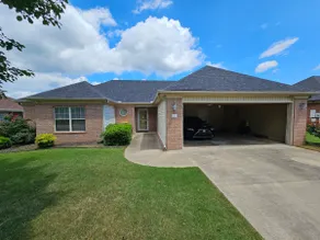 Newly renovated 1550 sq ft 3bed / 2bath home - Image 2