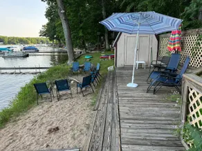 Rose Lake Shores Cottage - Image 2