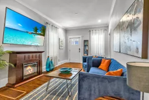 Strawberry Hill Stunner • Blue Velvet • Parking - Image 5