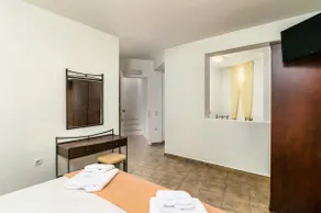 Economy Studio in Adamas - Milos island - Image 4