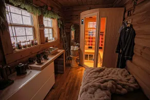 Snowshoe Cabin Hot Tub, Sauna, 15 min to Ski Lifts - Image 3