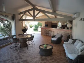 Beautiful villa with pool. - Image 3