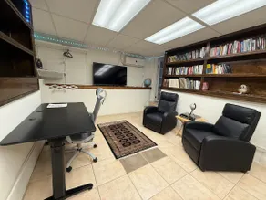 Man Cave Near Shopping Mall With H-Speed Wifi - Image 2