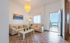 Beachfront, air conditioning and closed garage - Image 2