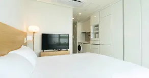 [Queen Bedroom Standard Long Stay Special Discount] Moonlight Stay Songdo's Charming Residence - Image 3