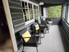 Cottage #4, Robinson's Cottages, Pet-friendly - Image 4