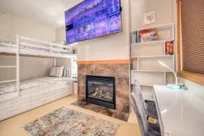 Summer Bliss- AC, Hot Tub, Pool, Gym, Free Parking - Image 3