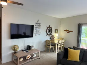 Charming Beach Home, Walk to DT and the Beach. - Image 4