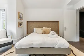 Luxury Home 3bed2bath Yorkville Parking Sauna Gym - Image 4