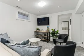 Luxury Home 3bed2bath Yorkville Parking Sauna Gym - Image 3