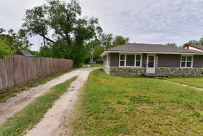 Gather here! Nice home. 3-1/2 miles to the Dunes - Image 4