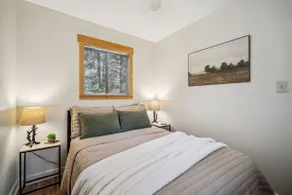 Cozy cabin w/ hot tub, fire pit, near parks - Image 4