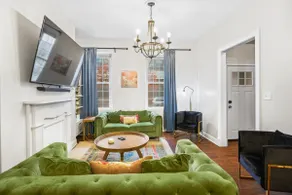 4BR Walk to Downtown, Free Parking - Image 3