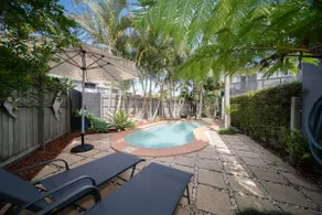 Beachcomber One Bedroom Garden unit - Image 2