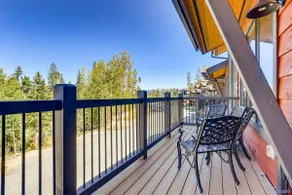 Modern townhome - Fully stocked and tons of space - Image 3