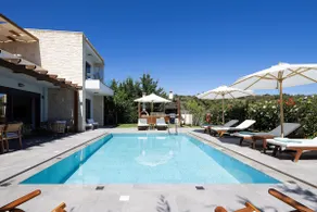 Perfect location, private pool, hot tub and gym! - Image 2