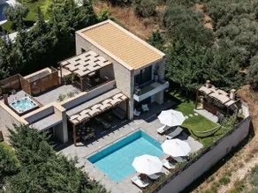 Perfect location, private pool, hot tub and gym! - Image 4