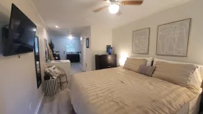 Extended-Stay Studio w King Bed and Full Kitchen - Image 2