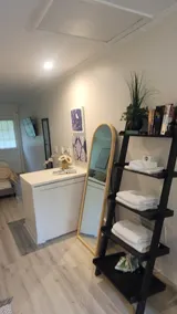 Extended-Stay Studio w King Bed and Full Kitchen - Image 5