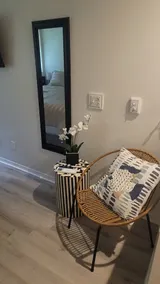 Extended-Stay Studio w King Bed and Full Kitchen - Image 3