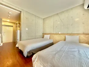 15 min to Junglia Okinawa ｜Kitchen｜Twin Room - Image 4