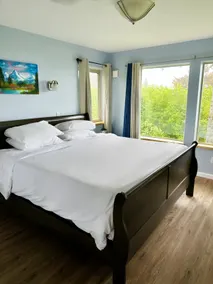 Sleeps 10 w/8 beds Near Kachemak Bay! - Image 3