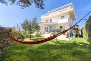 Luxury Seafront Villa with Rooftop Pool & Stunning Sea Views - Image 3
