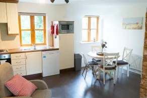 Delux Two Bedroom Apartment 4 Star - Sleeps 4 - Image 5