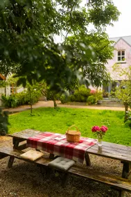 Delux Two Bedroom Apartment 4 Star - Sleeps 4 - Image 3