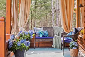 Le 700 – Chalet: Hot tub, forest, Montcalm skiing - Image 4