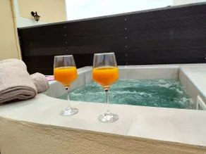 Deluxe aprt with outdoor hydromassage not heated! - Image 5