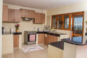 LEO'Z SUITES - Image 5