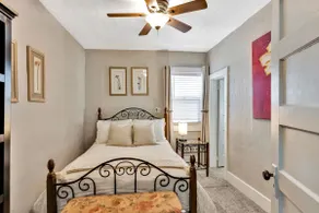 2BR/1BA Cute 1910 Cottage - Walk Downtown! - Image 5