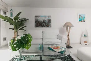Apt with pool, 2 min walk to Spratt Bight Beach - Image 2