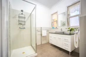 20 on Twynam B & B - Beautiful Accommodation - Image 4