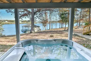 6 Bedrooms, Lakefront, Hot-Tub & Private Dock - Image 3