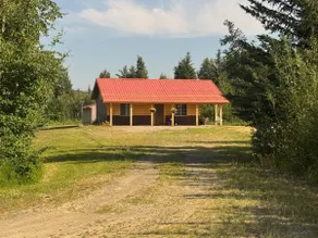 North Pole Cabin on the Pond - Image 2
