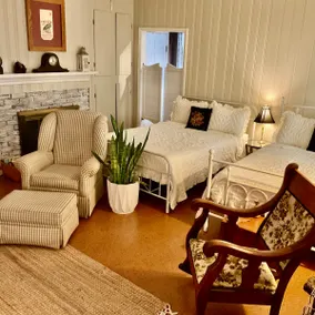 ”Spencer House” Private Suite w/Laundry & Bath. - Image 3