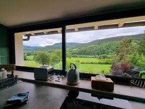 Cozy accommodation with valley views and Jacuzzi - Image 4