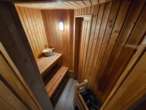 Crows Nest Balcony Suite With Private Sauna - Image 4