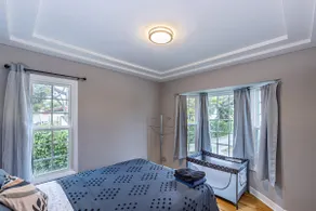 Pet-friendly 3BR house, sleeps 8, free parking - Image 4