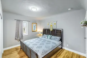 Pet-friendly 3BR house, sleeps 8, free parking - Image 3