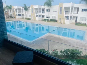 Luxurious apartment with pool view - Image 3
