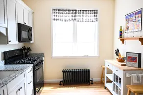 Gorgeous 2 Queen Bedroom Apartment in North Buffalo with 70 inch TV - Image 5