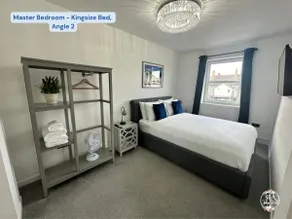 Coastal Retreat: Entire 2 Bed Flat, 200m to Beach! - Image 2