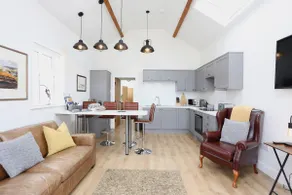 Stunning Coach House with two bedrooms and parking - Image 2