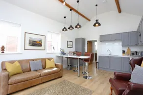 Stunning Coach House with two bedrooms and parking - Image 4