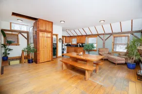 Spacious Loft with View - Image 4